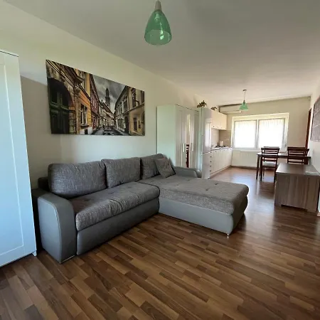 Petita Garden Apartman *