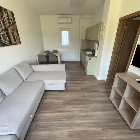 Petita Garden דירה שיופוק